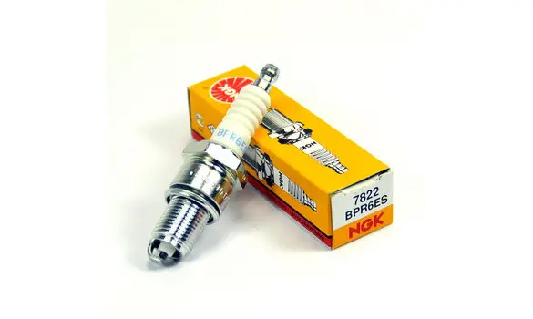 Bujía NGK BPR6ES -RN9YC / 7822-